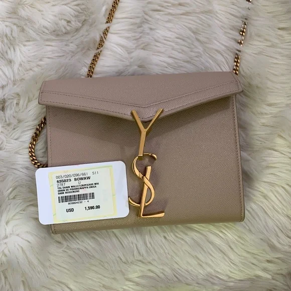 Saint Laurent CASSANDRA MEDIUM CHAIN BAG IN GRAIN DE POUDRE EMBOSSED LEATHER - Picture 5 of 13